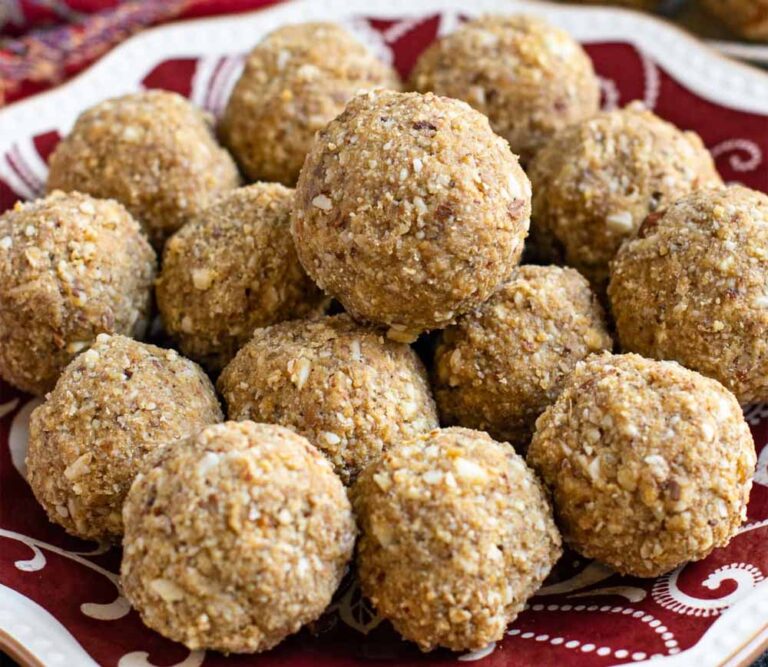 ठंड में कमजोरी दूर करेंगे गोंद के लड्डू: जानिए आसान घरेलू रेसिपी