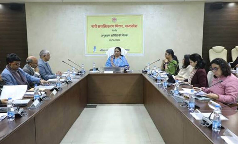 समाज की कुरीतियों को दूर करने के लिये बालिकाओं के साथ बालकों को भी जागरूक करें : मंत्री सुश्री भूरिया