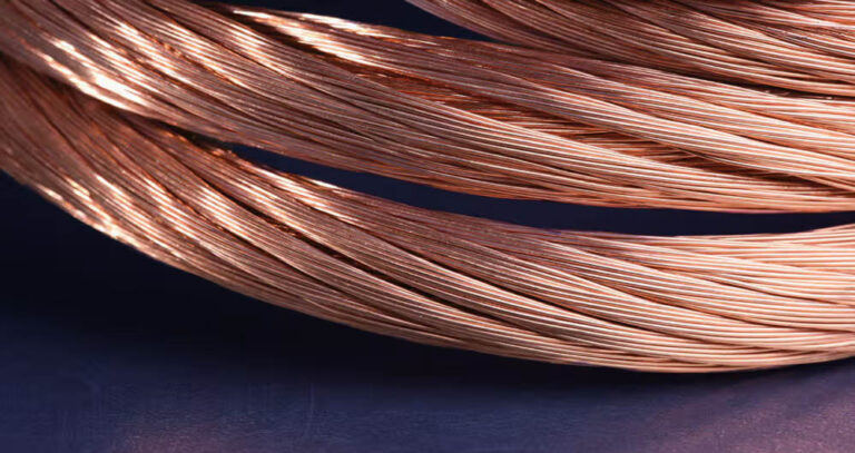 सोना-चांदी को चुनौती देगा तांबा, एक्सपर्ट के अनुसार ये धातु बना सकती है करोड़पति