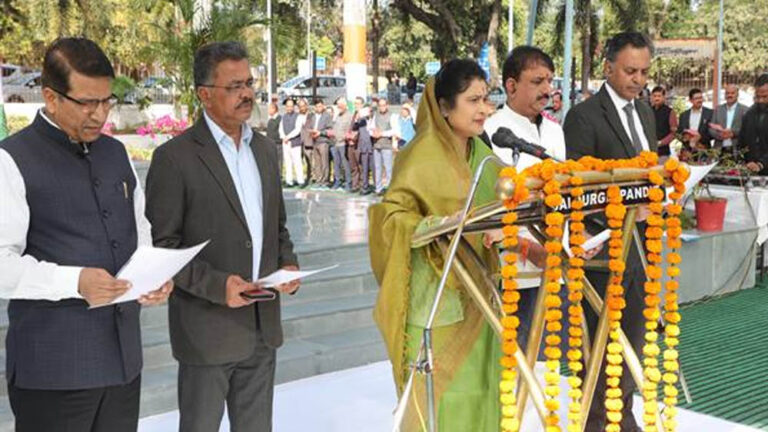 मंत्रालय में सुशासन दिवस का आयोजन, राज्य मंत्री स्वतंत्र प्रभार श्रीमती गौर ने दिलाई शपथ