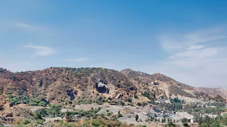 सुप्रीम कोर्ट ने मंत्रालय की 100 मीटर अरावली परिभाषा ठुकराई, बताया कि इससे अरावली की पहचान खतरे में