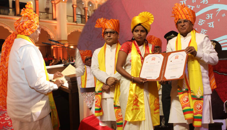 अटल बिहारी वाजपेयी को याद करते हुए राज्यपाल पटेल ने हिन्दी भाषा और मूल्यों की महत्ता बताई