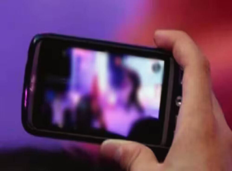 सार्वजनिक शौचालय में हुई घिनौनी हरकत: युवती का वीडियो बनाकर ऑनलाइन पोस्ट, FIR दर्ज सार्वजनिक शौचालय में हुई घिनौनी हरकत: युवती का वीडियो बनाकर ऑनलाइन पोस्ट, FIR दर्ज