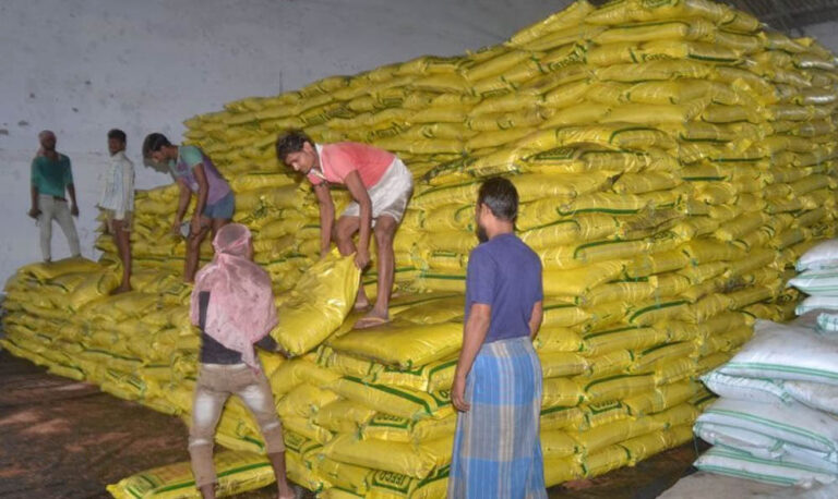 किसानों के लिए राहत: ई-टोकन से खाद वितरण शुरू, अब लंबी कतारों में समय नहीं खोएंगे