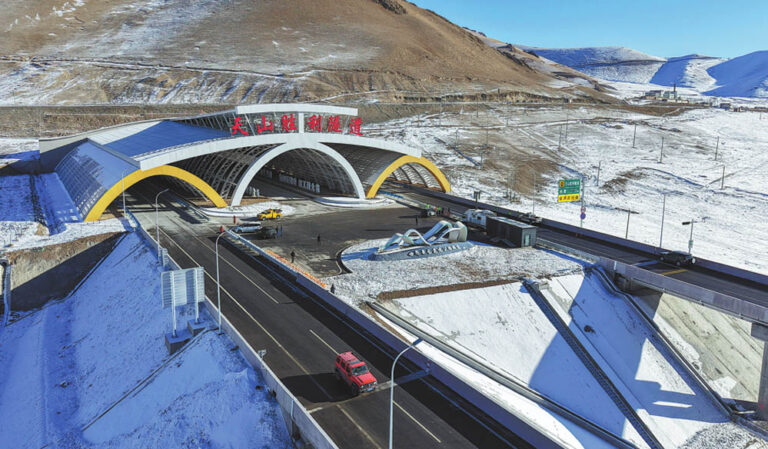 चीन ने बनाई दुनिया की सबसे लंबी टनल, 4 घंटे की यात्रा अब सिर्फ 20 मिनट में पूरी होगी