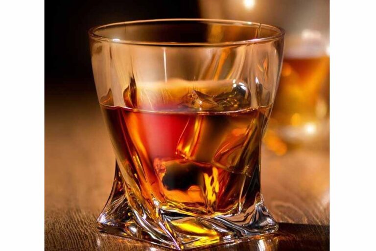 क्या Rum सच में सर्दी में राहत देती है? जानिए कैंसर सर्जन की एक्सपर्ट राय