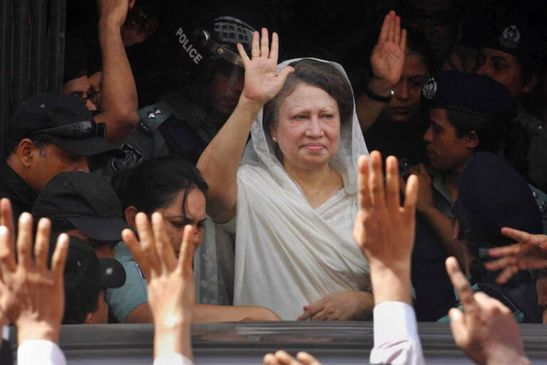 80 साल की उम्र में बांग्लादेश की पूर्व प्रधानमंत्री खालिदा जिया का निधन 80 साल की उम्र में बांग्लादेश की पूर्व प्रधानमंत्री खालिदा जिया का निधन