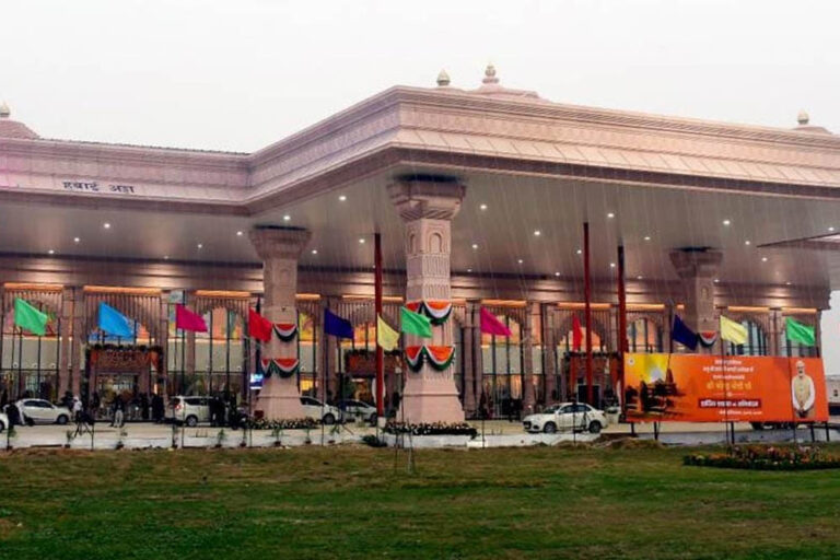 अयोध्या एयरपोर्ट : लोकार्पण के दो वर्ष पूरे, सात लाख से भी अधिक यात्रियों का हुआ आवागमन
