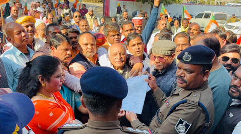 बीजेपी कार्यकर्ताओं ने कोतमा थाना में सौंपा ज्ञापन, पुलिस अधीक्षक को किए गए क्षेत्रीय मुद्दों के प्रति जागरूक