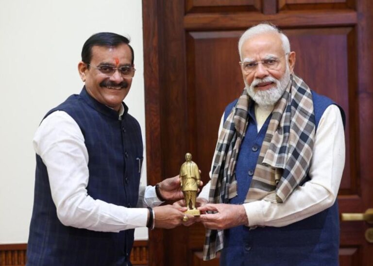 खजुराहो सांसद वीडी शर्मा ने प्रधानमंत्री नरेंद्र मोदी से की मुलाकात