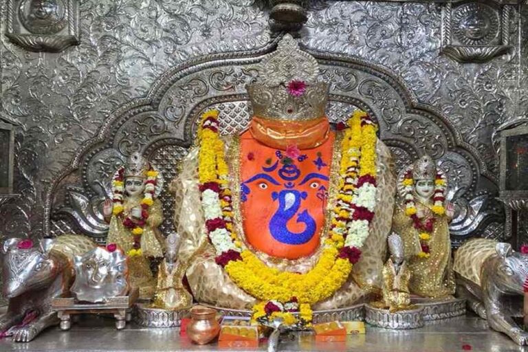 1 जनवरी को खजराना गणेश मंदिर में भव्य भोग, तिल चतुर्थी पर लगेगा सवा लाख लड्डुओं का आशीर्वाद 1 जनवरी को खजराना गणेश मंदिर में भव्य भोग, तिल चतुर्थी पर लगेगा सवा लाख लड्डुओं का आशीर्वाद