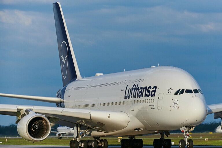 हैदराबाद एयरपोर्ट हाई अलर्ट पर, तीन अंतरराष्ट्रीय एयरलाइंस को मिली बम से उड़ाने की धमकी