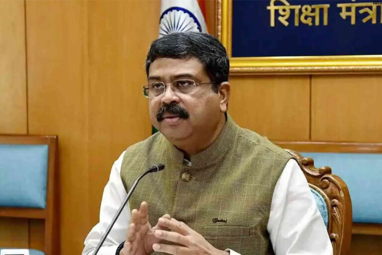 धर्मेंद्र प्रधान का संदेश: गुलदस्तों की बजाय बच्चों को सेब और पोषण दें, 500 रुपये में खुशियाँ बाँटिए धर्मेंद्र प्रधान का संदेश: गुलदस्तों की बजाय बच्चों को सेब और पोषण दें, 500 रुपये में खुशियाँ बाँटिए