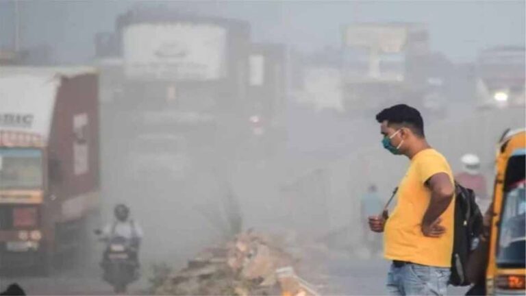 सांस लेना हुआ मुश्किल: दिल्ली-NCR में प्रदूषण खतरनाक स्तर पर, AQI 400+