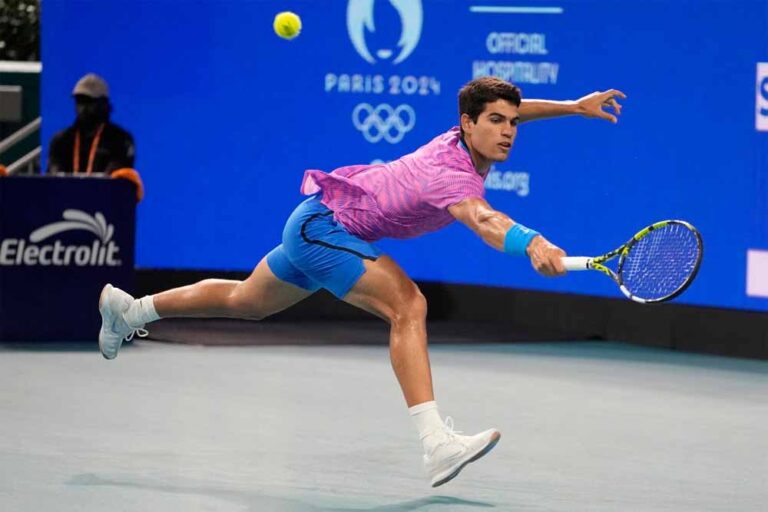 कार्लोस अल्काराज ने मियामी में प्रदर्शनी मैच में बिखेरा जलवा कार्लोस अल्काराज ने मियामी में प्रदर्शनी मैच में बिखेरा जलवा