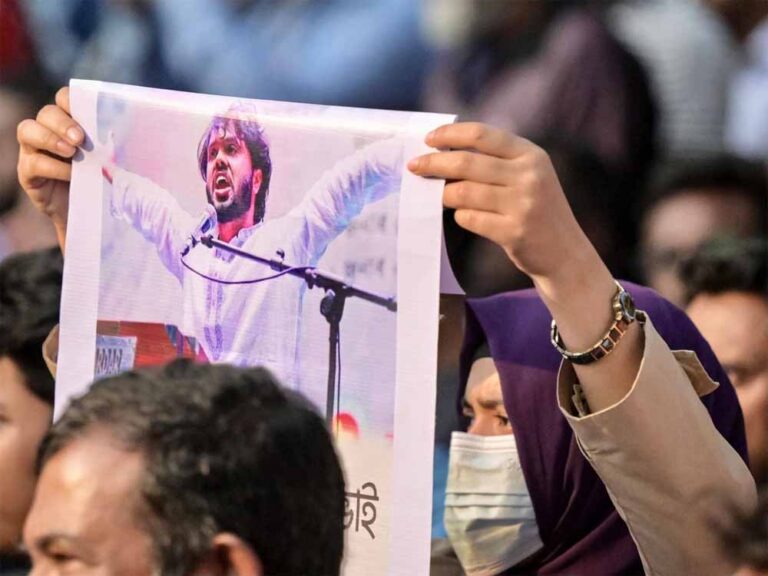 चेतावनी के साथ अल्टीमेटम: उस्मान हादी के भाई ने यूनुस को घेरा, कहा– न्याय नहीं तो घर पर होगा प्रदर्शन