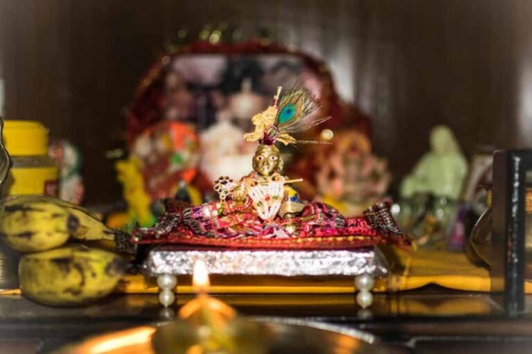 लड्डू गोपाल की सेवा में न करें ये भूल, तुरंत करें सुधार, ताकि उनकी कृपा बनी रहे