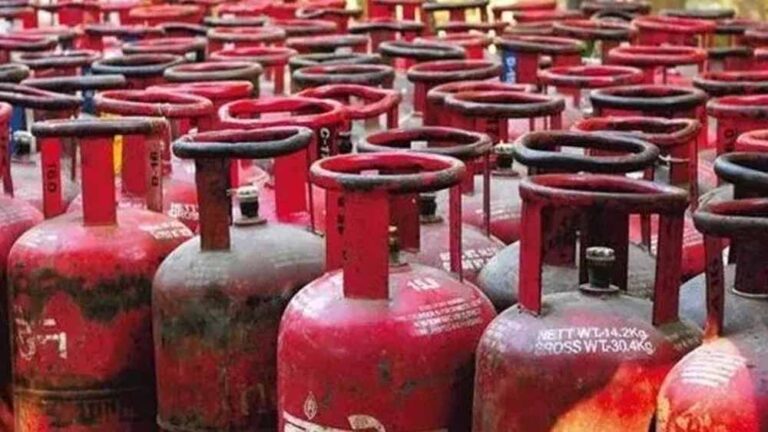 आज के नए नियम: LPG कीमतें, बैंक चार्ज और लोन रेट—जानें किन बदलावों का पड़ेगा सीधा असर