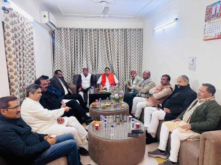 यूपी भाजपा में जातीय बैठकों की गूंज: ब्राह्मण विधायकों की मीटिंग की तस्वीरें वायरल, माहौल गरमाया