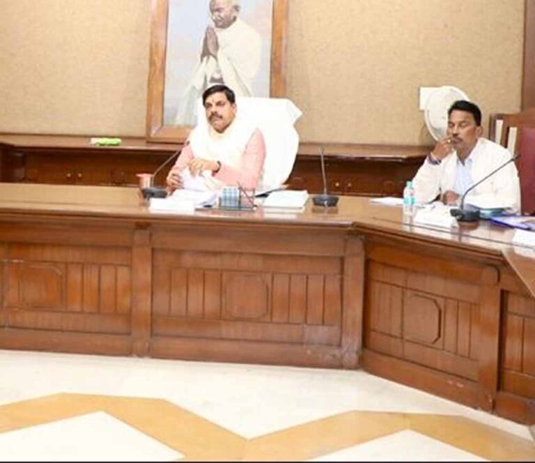 ग्राम विकास से संबंधित सभी विभाग समग्र ग्राम विकास की अवधारणा के अनुसार योजनाओं का क्रियान्वयन करें सुनिश्चित