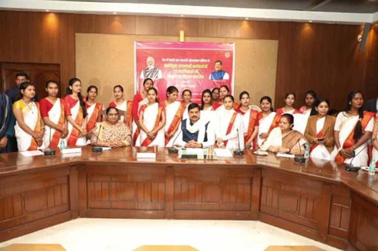 मुख्यमंत्री डॉ. यादव ने आंगनवाड़ी कार्यकर्ताओं और सहायिकाओं को प्रदान किए नियुक्ति-पत्र