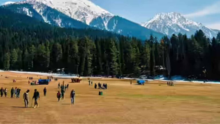 डर से उम्मीद तक: पहलगाम हमले के बाद घाटी में लौटी रौनक, सैलानियों ने बढ़ाया उत्साह