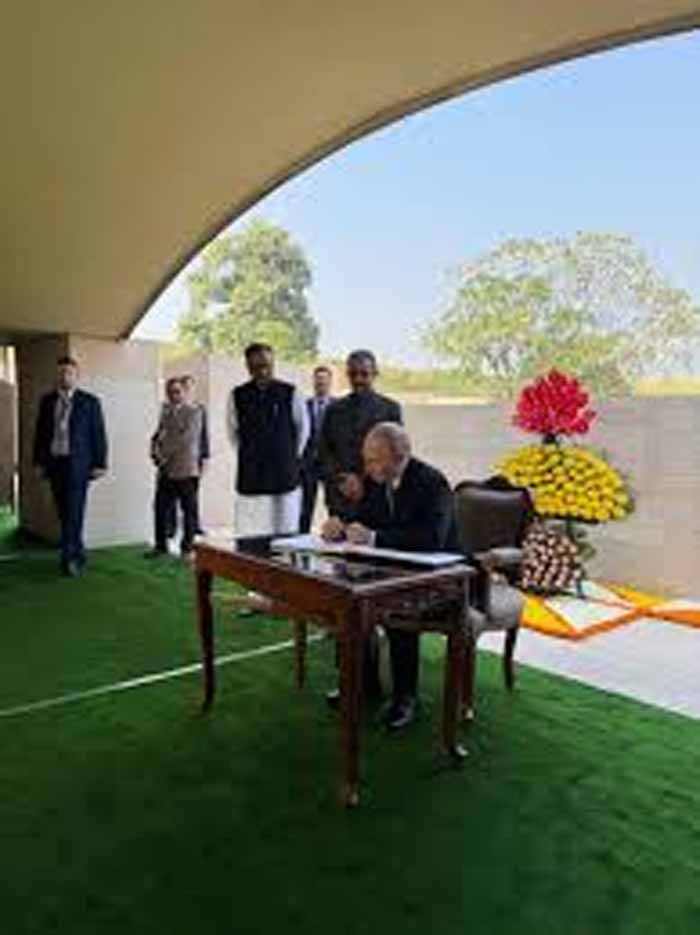 गांधी के विचार आज भी प्रासंगिक: राष्ट्रपति पुतिन ने विश्व शांति में योगदान को बताया अमूल्य गांधी के विचार आज भी प्रासंगिक: राष्ट्रपति पुतिन ने विश्व शांति में योगदान को बताया अमूल्य