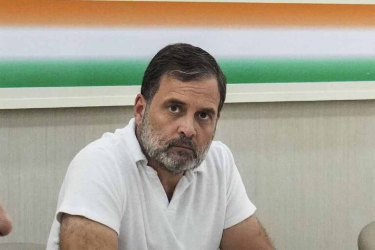 चुनाव आयोग पर राहुल गांधी का हमला, बोले— सत्य की लड़ाई में भाजपा का साथ दे रहा है आयोग