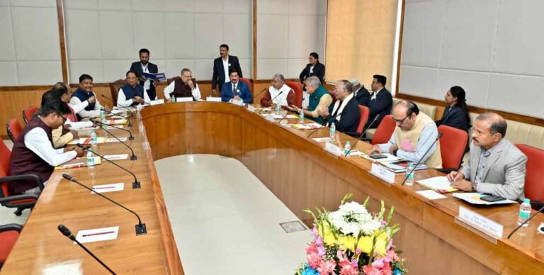 विधानसभा समिति कक्ष में कार्य मंत्रणा समिति की अहम बैठक, मुख्यमंत्री और उपमुख्यमंत्री ने लिया हिस्सा