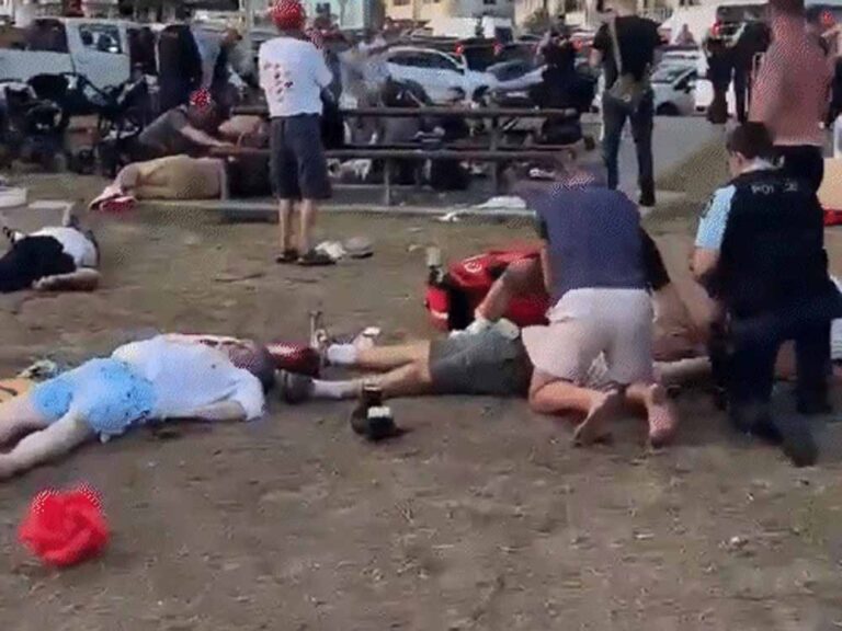 सिडनी का बॉन्डी बीच बना कत्लेआम का मैदान, अंधाधुंध फायरिंग में 10 की जान गई