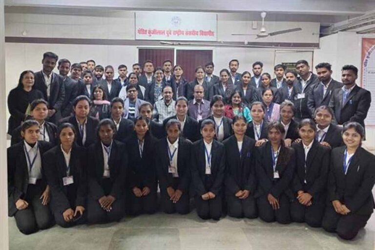 नर्मदापुरम के विद्यार्थियों ने विधानसभा की कार्य-प्रणाली को समझा