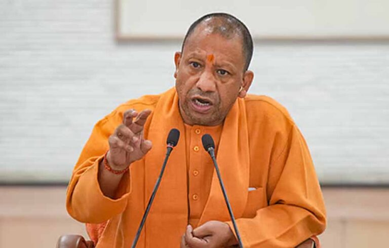 योगी सरकार में श्रम सुधारों ने पकड़ी रफ्तार, चार श्रम कानूनों से श्रमिकों को सामाजिक सुरक्षा का मिला मजबूत कवच