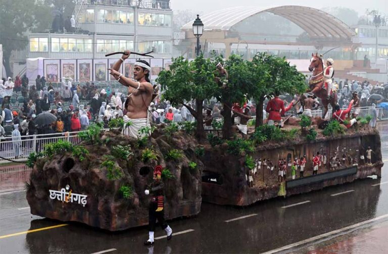 देश के पहले जनजातीय डिजिटल संग्रहालय की थीम पर कर्तव्य पथ पर सजी छत्तीसगढ़ की झांकी