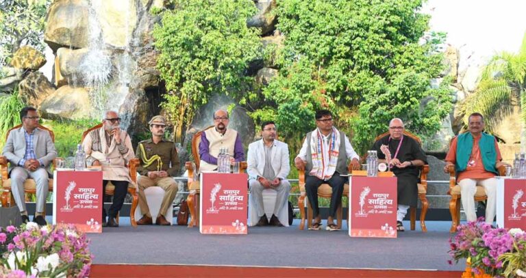 इंटरनेट की इस दुनिया में प्रिंट और साहित्य का महत्व हमेशा रहेगा : राज्यपाल डेका इंटरनेट की इस दुनिया में प्रिंट और साहित्य का महत्व हमेशा रहेगा : राज्यपाल डेका