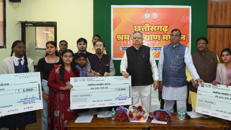 छत्तीसगढ़ में श्रमिकों के लिए डॉ. रमन सिंह की बड़ी योजना, 6,000 से अधिक परिवारों को मिली मदद