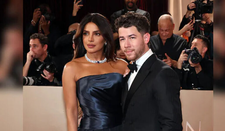 देसी गर्ल प्रियंका का वेस्टर्न लुक हुआ वायरल, पति निक जोनस ने किया हेयर स्टाइल देसी गर्ल प्रियंका का वेस्टर्न लुक हुआ वायरल, पति निक जोनस ने किया हेयर स्टाइल