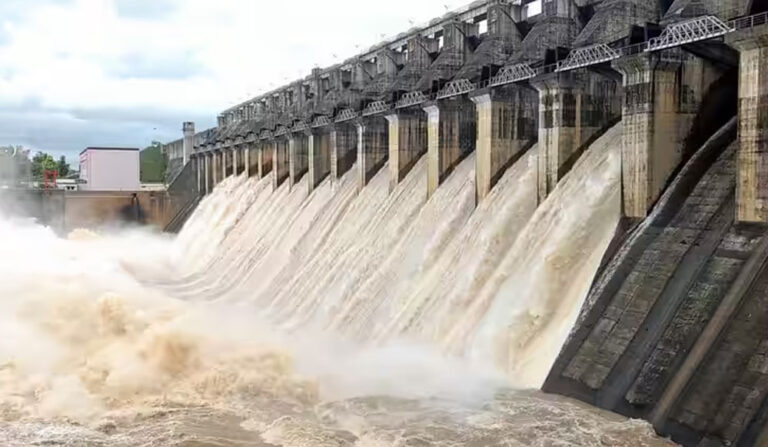 बरगी बांध पर संकट, 7 साल से रिसाव जारी, विशेषज्ञों ने दी ‘बड़ी आपदा’ की चेतावनी बरगी बांध पर संकट, 7 साल से रिसाव जारी, विशेषज्ञों ने दी ‘बड़ी आपदा’ की चेतावनी