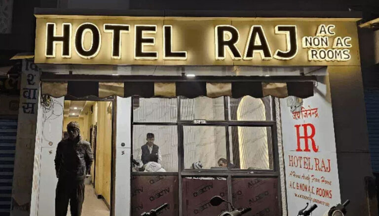 UPI ट्रांजैक्शन ने खोला राज: चेतन बनकर होटल में ठहरे अशरफ, दो आधार कार्ड से हुआ खुलासा