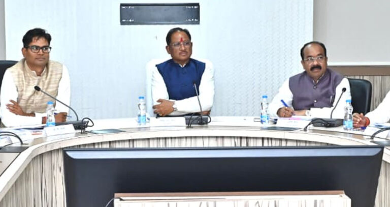 मुख्यमंत्री विष्णुदेव साय का ऐलान: रायपुर को मेट्रो सिटी के रूप में किया जाएगा विकसित मुख्यमंत्री विष्णुदेव साय का ऐलान: रायपुर को मेट्रो सिटी के रूप में किया जाएगा विकसित