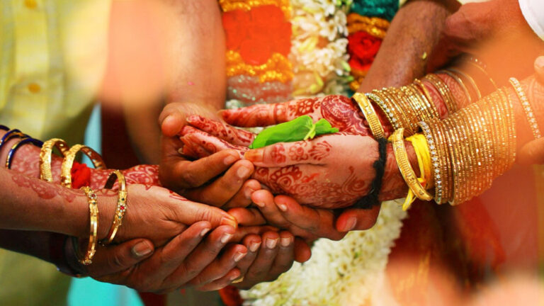 अशोकनगर में शादी में प्री-वेडिंग शूट और गोल्ड गिफ्ट पर बैन, 1 लाख रुपये का जुर्माना होगा अशोकनगर में शादी में प्री-वेडिंग शूट और गोल्ड गिफ्ट पर बैन, 1 लाख रुपये का जुर्माना होगा