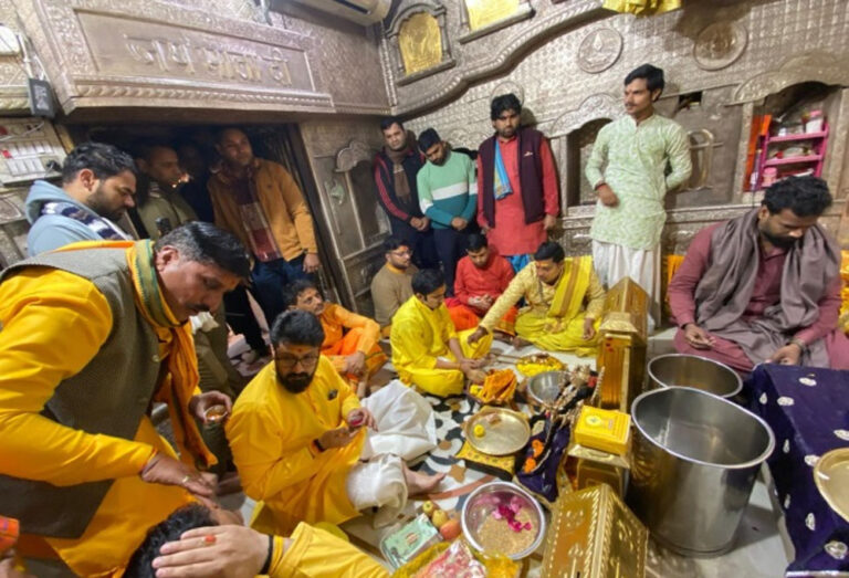 गौतम गंभीर ने उज्जैन में महाकाल की भस्म आरती में भाग लिया, भारतीय क्रिकेट कोच ने किया दर्शन गौतम गंभीर ने उज्जैन में महाकाल की भस्म आरती में भाग लिया, भारतीय क्रिकेट कोच ने किया दर्शन