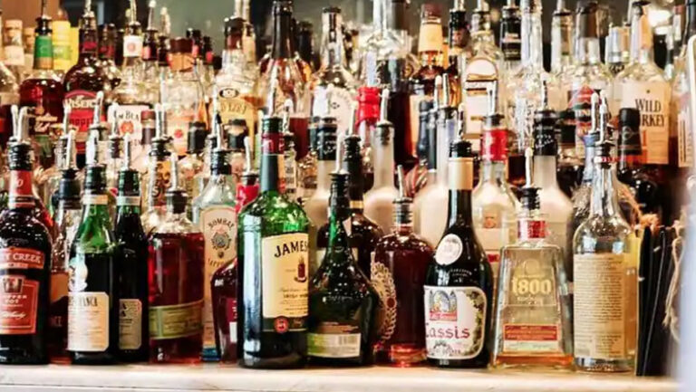 मध्य प्रदेश में ओवररेटिंग और कर चोरी पर शिकंजा, शराब की हर बोतल पर लगेगा स्मार्ट होलोग्राम