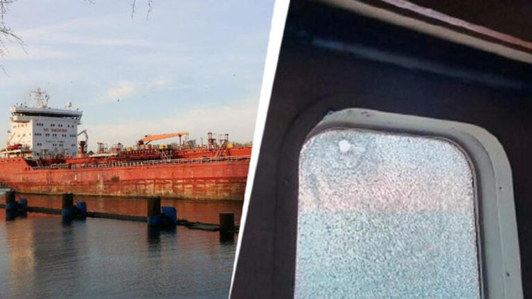 16 भारतीय नाविक ईरान में फंसे, सरकार ने उनकी रिहाई के लिए उठाया कूटनीतिक कदम 16 भारतीय नाविक ईरान में फंसे, सरकार ने उनकी रिहाई के लिए उठाया कूटनीतिक कदम