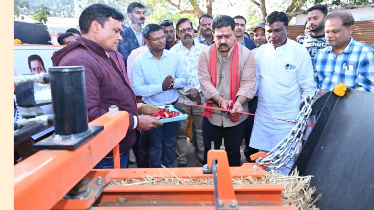 उप मुख्यमंत्री विजय शर्मा ने 02 नई स्क्वायर बेलर मशीनों का उद्घाटन किया