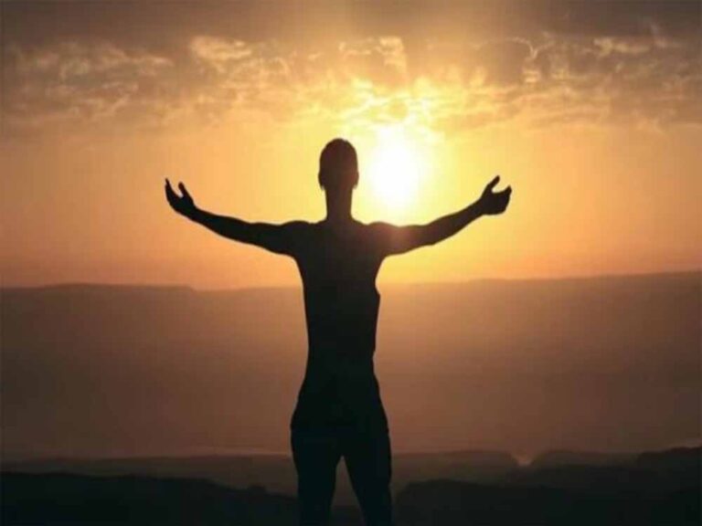 अगर सफलता पानी है तो आज से अपनाएं ये ज़रूरी आदतें