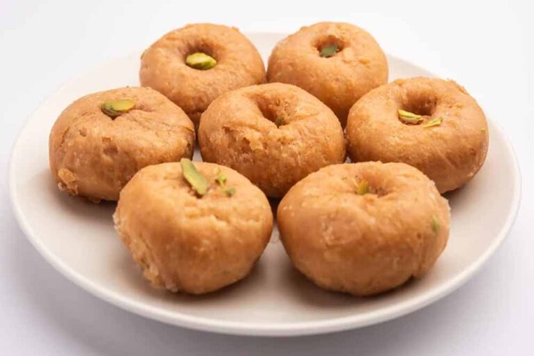 राजस्थानी स्वाद की मिठास: घर पर बनाएं परफेक्ट बालूशाही की सरल विधि