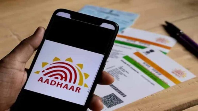 Aadhaar और मोबाइल लिंक कराया है? सावधान! नई साइबर फ्रॉड ट्रिक से खाली हो सकता है अकाउंट