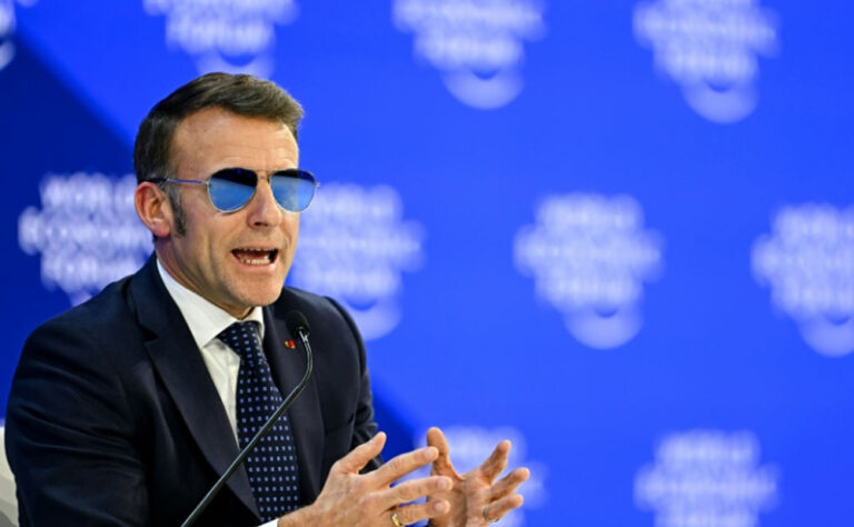 मैक्रों का ब्लू सनग्लास अंदाज, दावोस में ट्रंप को बर्दाश्त की हद बताने वाला बयान