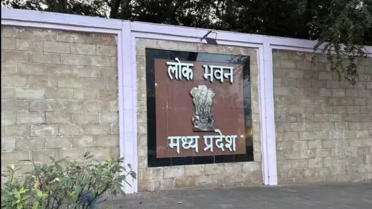 मुख्य आकर्षण : लोकभवन की ऐतिहासिकता और प्राकृतिक सौंदर्य मुख्य आकर्षण : लोकभवन की ऐतिहासिकता और प्राकृतिक सौंदर्य