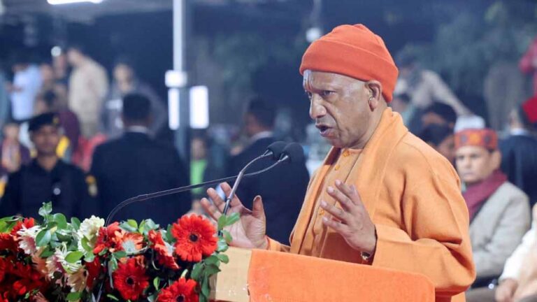 सीएम योगी बोले, युद्ध, आपदा, दुर्घटना और बड़े आयोजनों में समाज ने स्वीकार किया नागरिक सुरक्षा संगठन का अहम योगदान